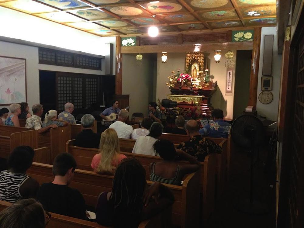 Arash Noori (baroque guitar) and Ian O'Sullivan (ukulele) perform at Lahaina Jodo Mission (2014)